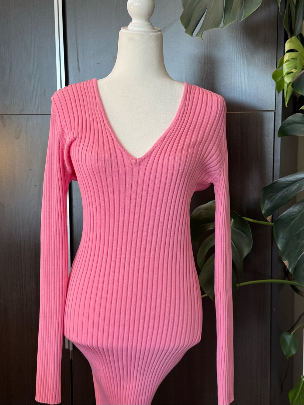 Fashion Nova Pink Ribbed V-Neck Long Sleeve Dress